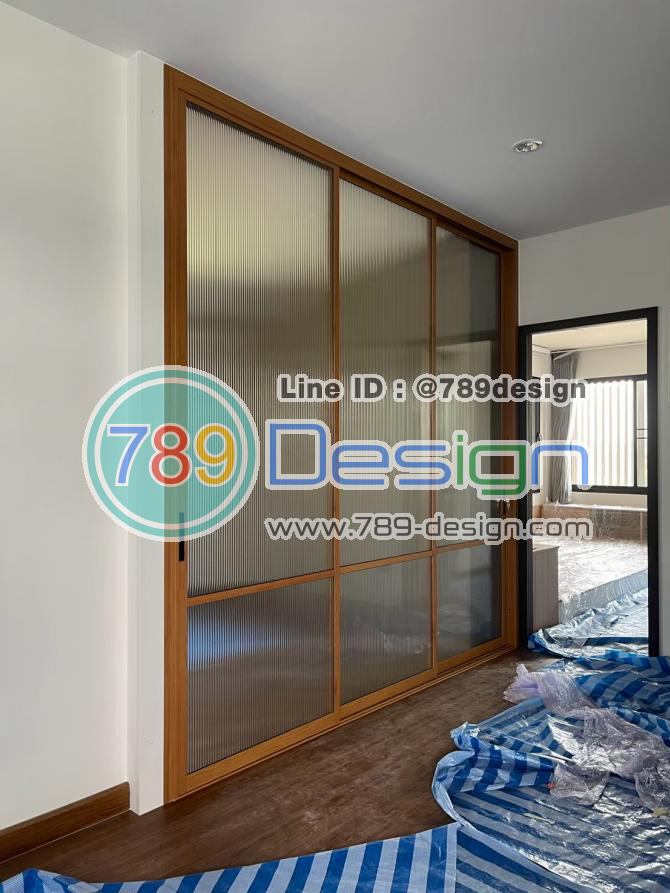 ✅ บานเลื่อนซ้อน 3บาน ✅ กระจกลอนแก้ว ✅ เนียมสีลายไม้สัก ✅ รางล่างสูง 1 cm ✅ บานเลื่อนซ้อน 3บาน ✅ กระจกลอนแก้ว ✅ เนียมสีลายไม้สัก ✅ รางล่างสูง 1 cm